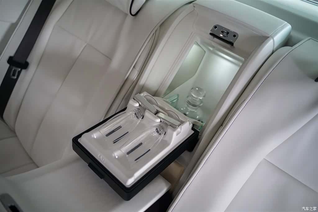 Rolls-Royce Phantom, 2019 19