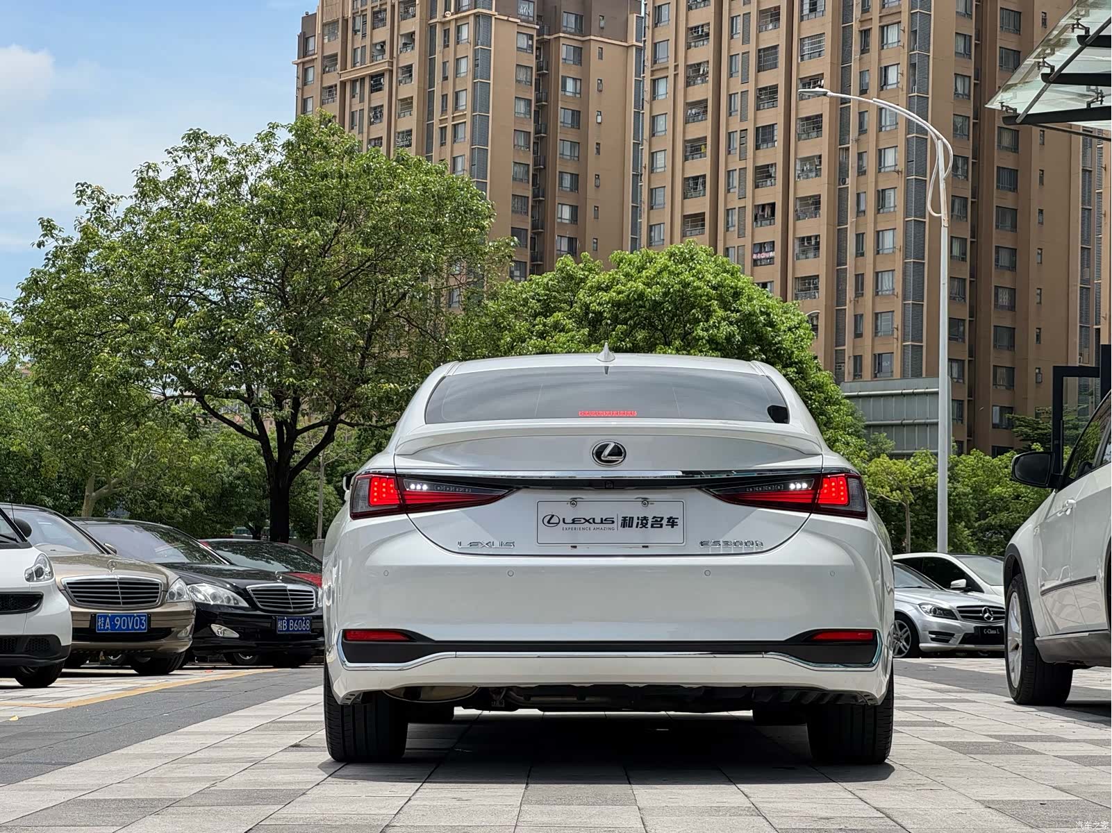 Lexus ES, 2023 все фото