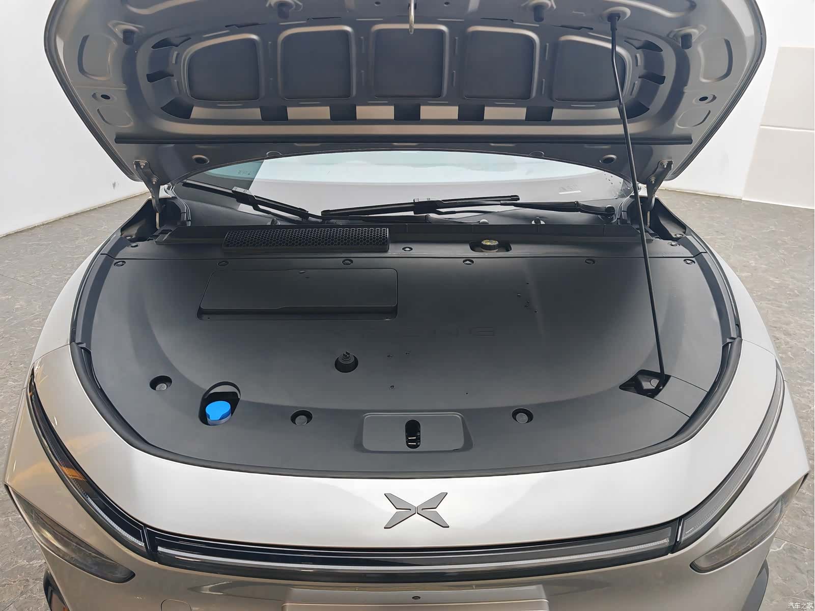Xpeng P7, 2025 12