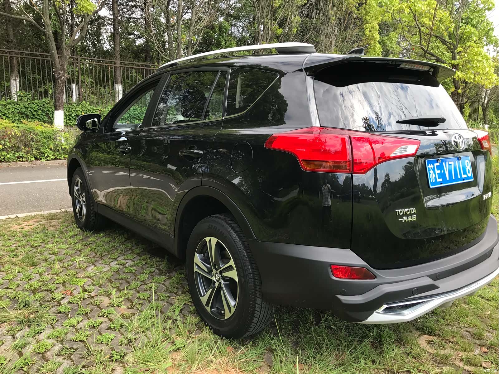 Toyota RAV4, 2015 все фото