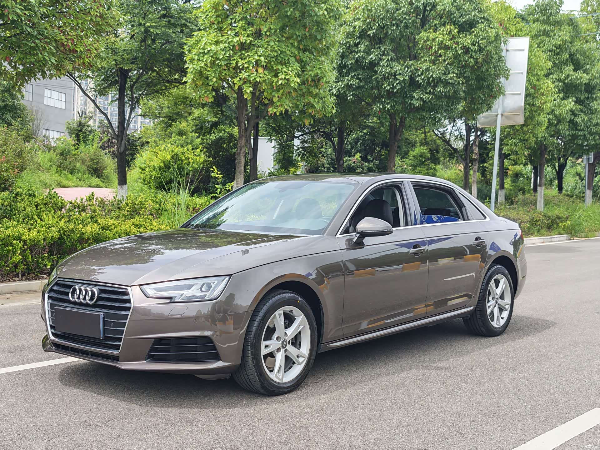 Audi A4L, 2016 1