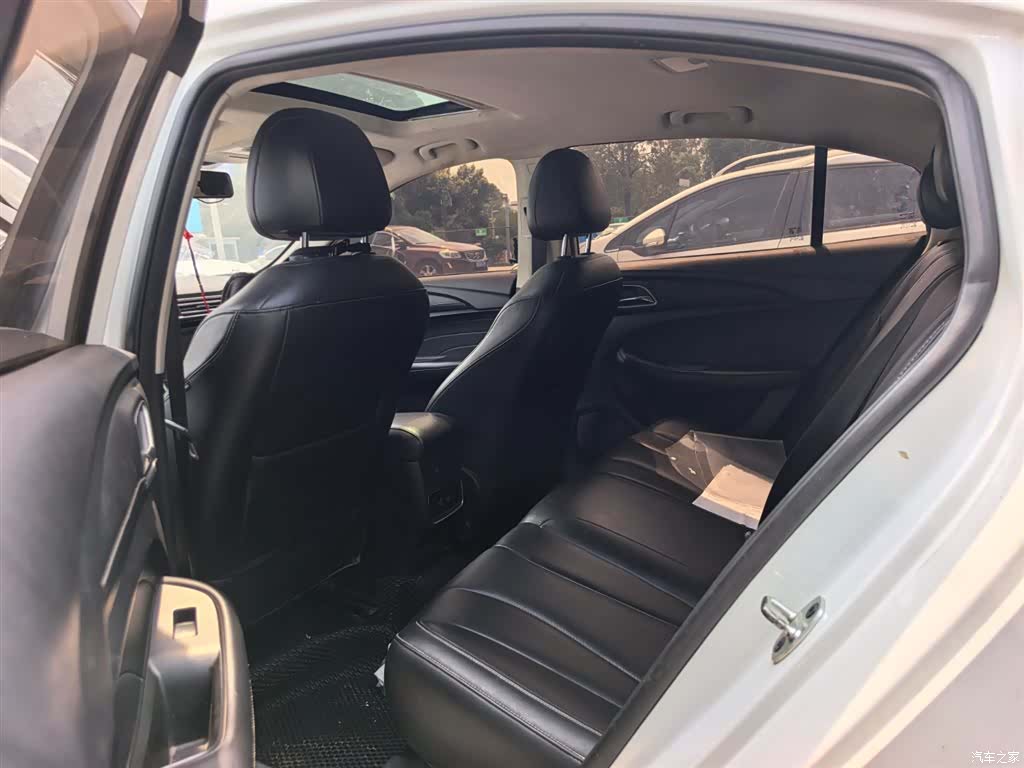 Roewe i5, 2019 8