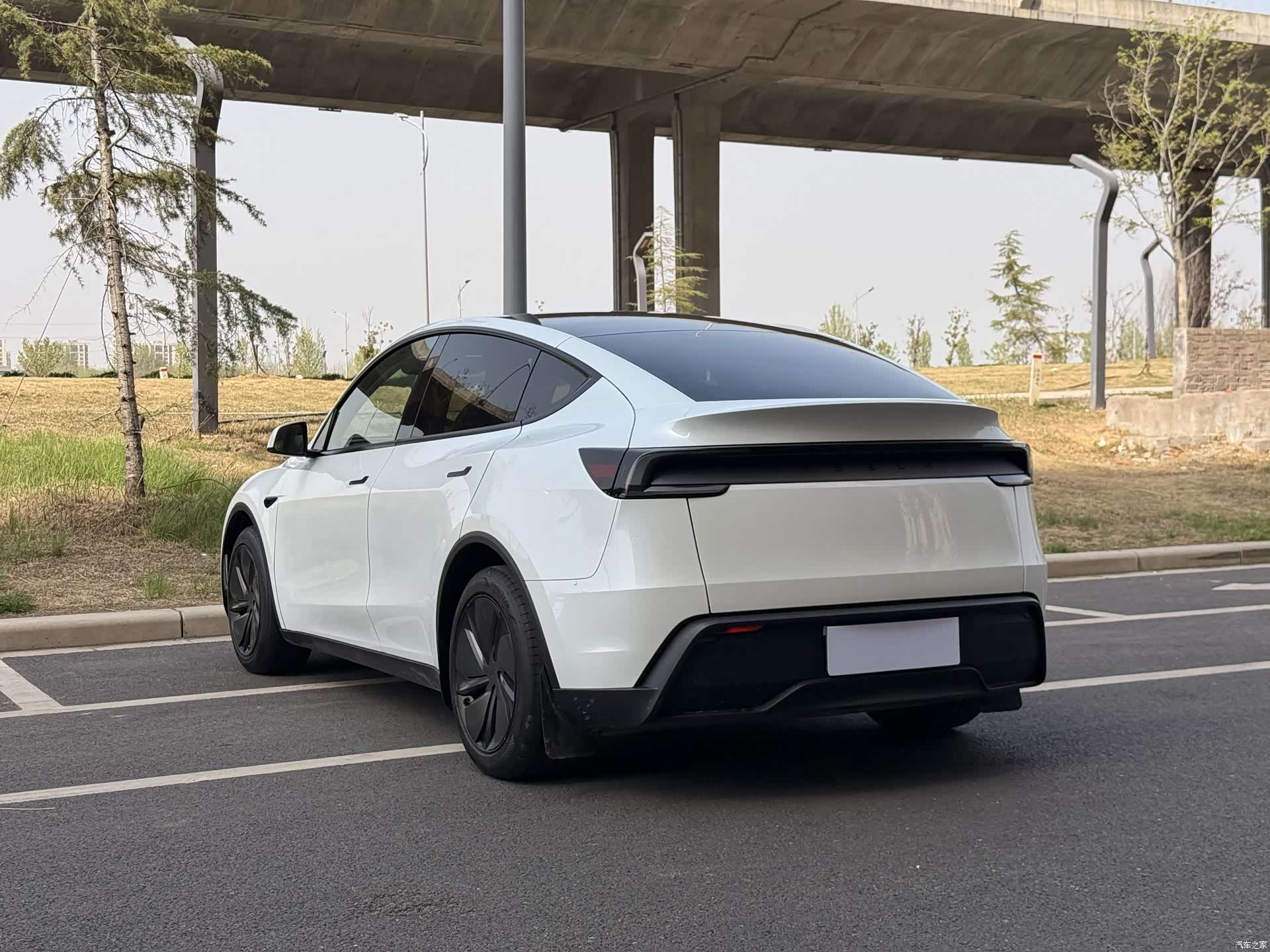 Tesla Model Y, 2025 7