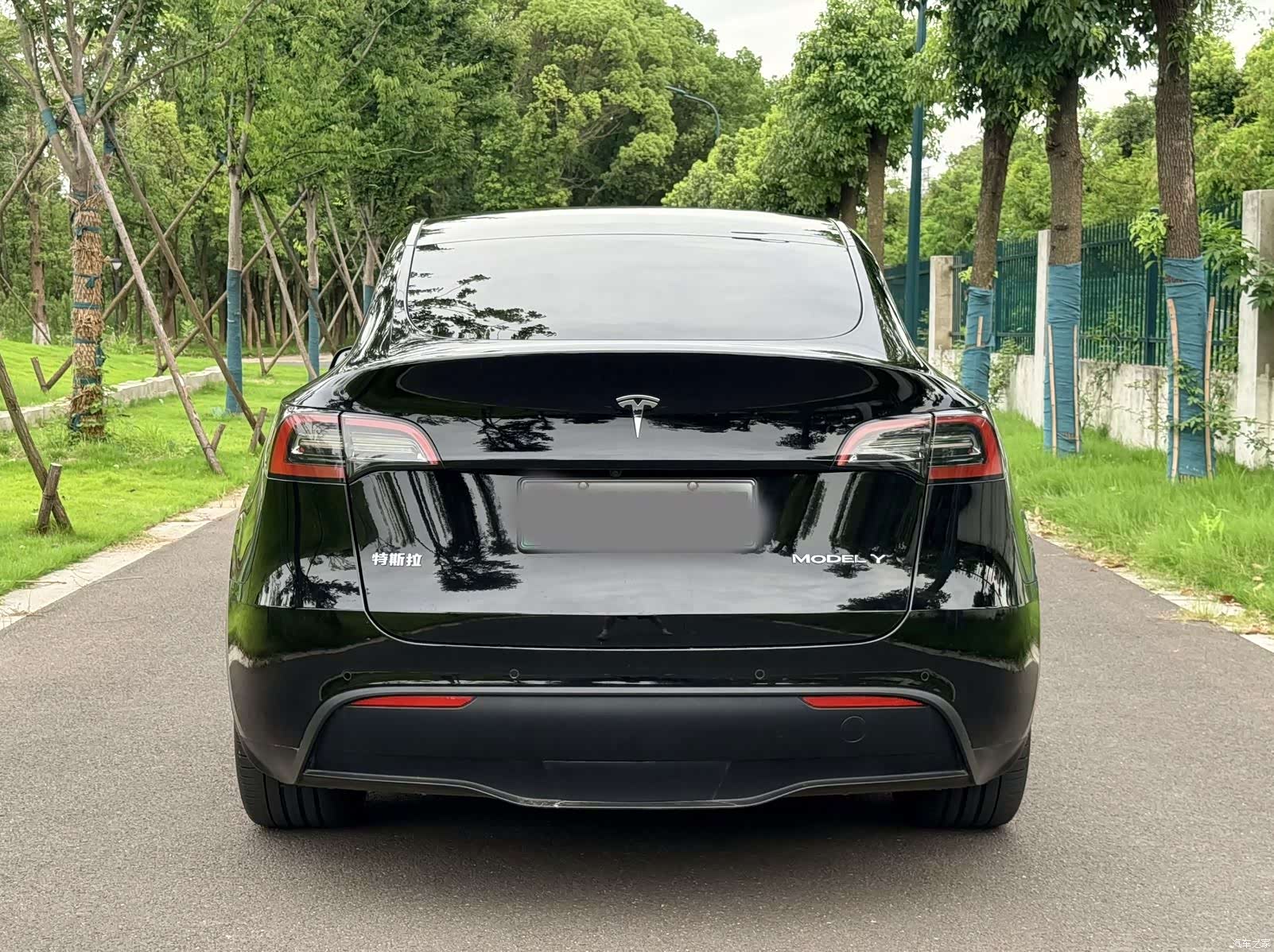 Tesla Model Y, 2023 4