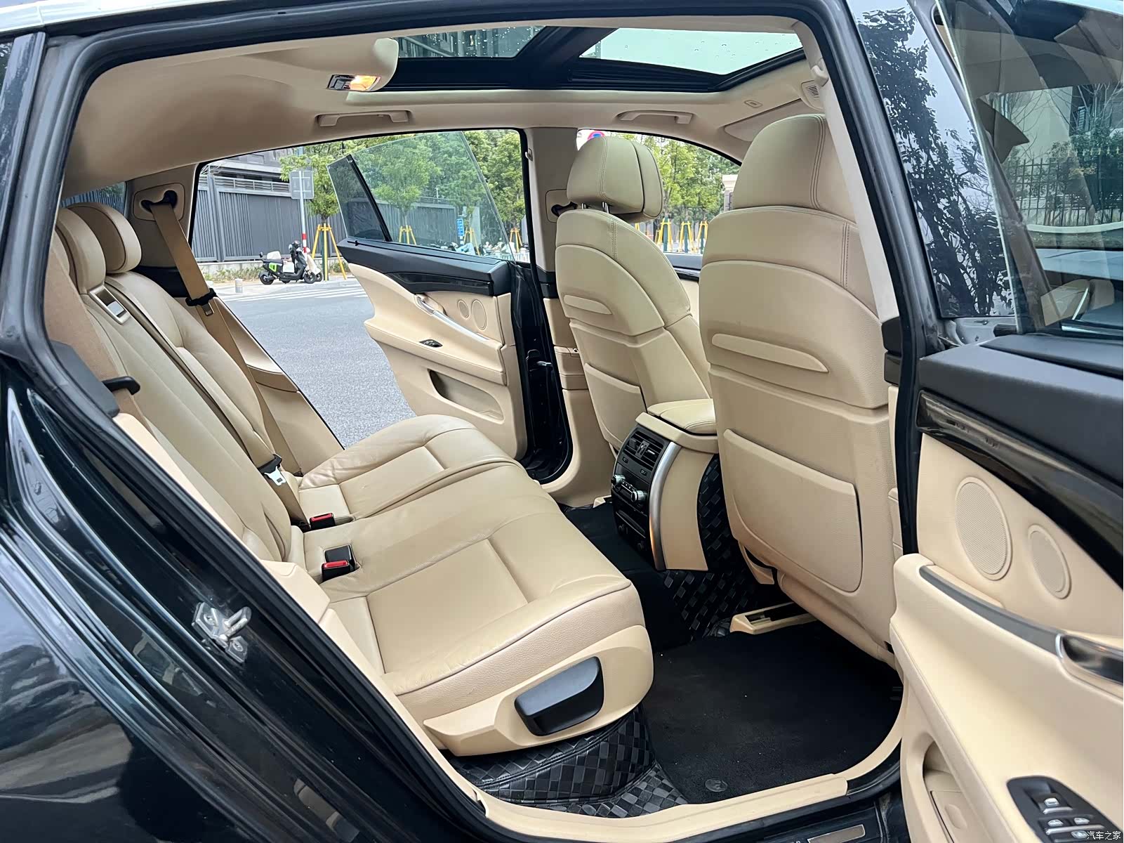 BMW 5 Series, 2010 15