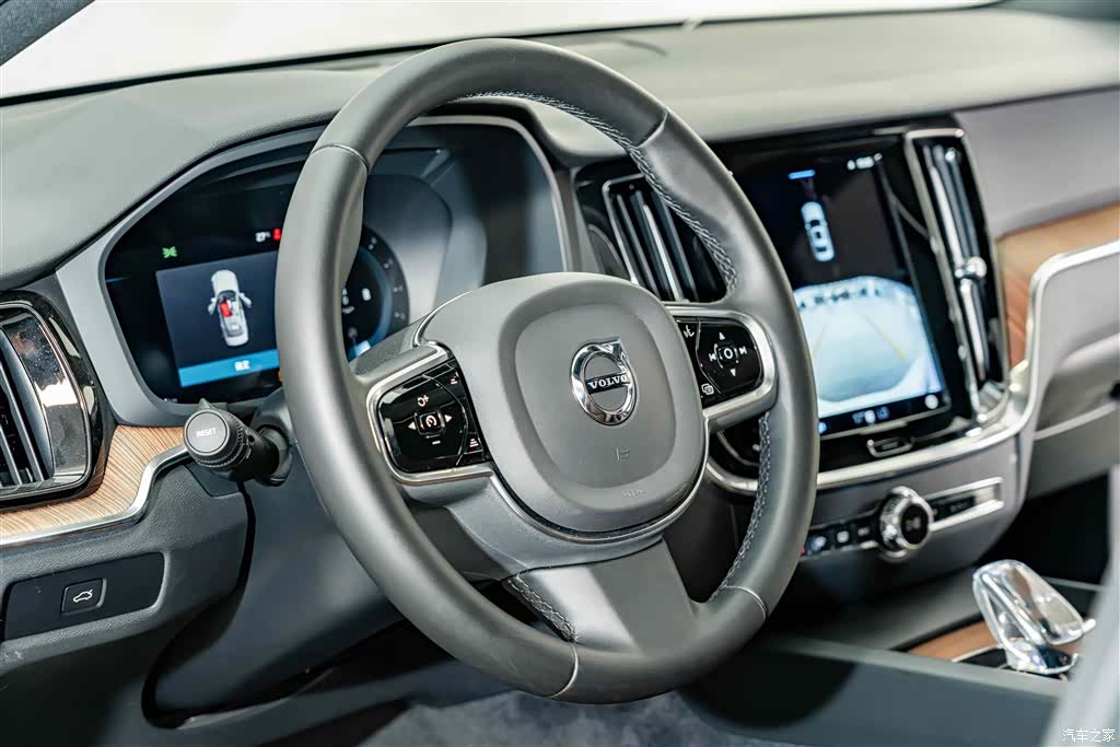 Volvo S60, 2024 10