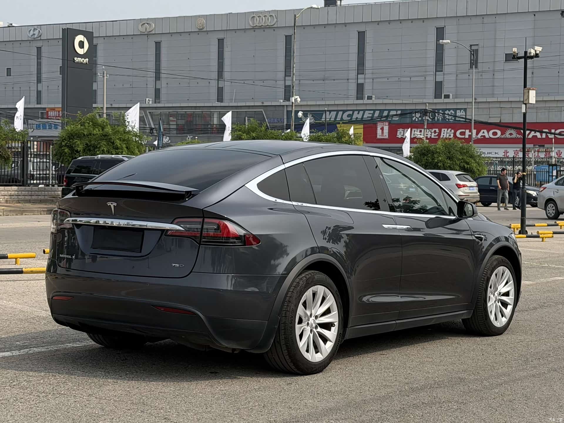 Tesla Model X, 2017 4