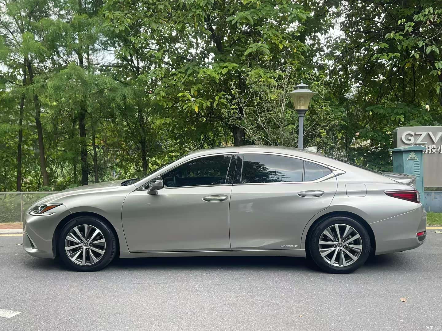 Lexus ES, 2019 4