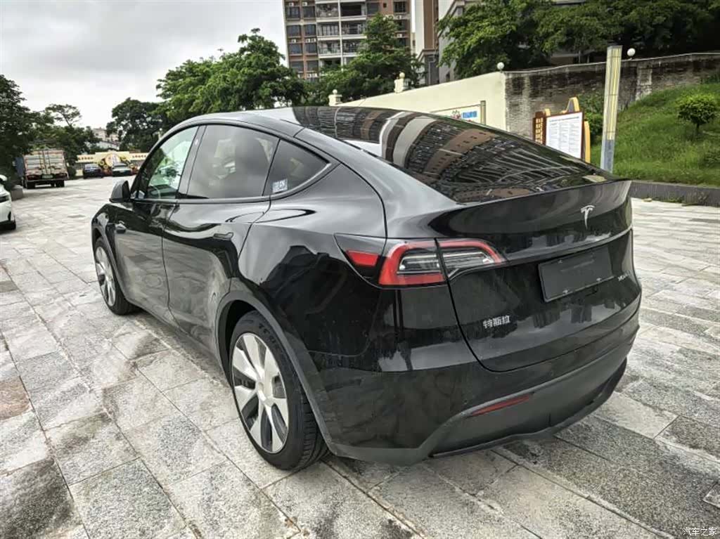 Tesla Model Y, 2023 9