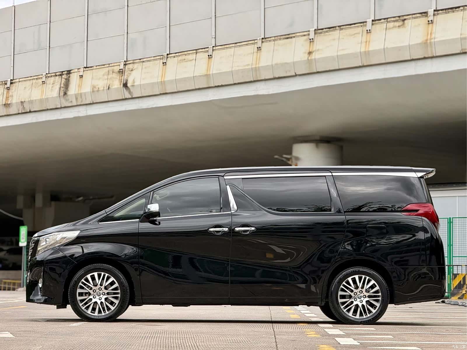 Toyota Alphard, 2017 16