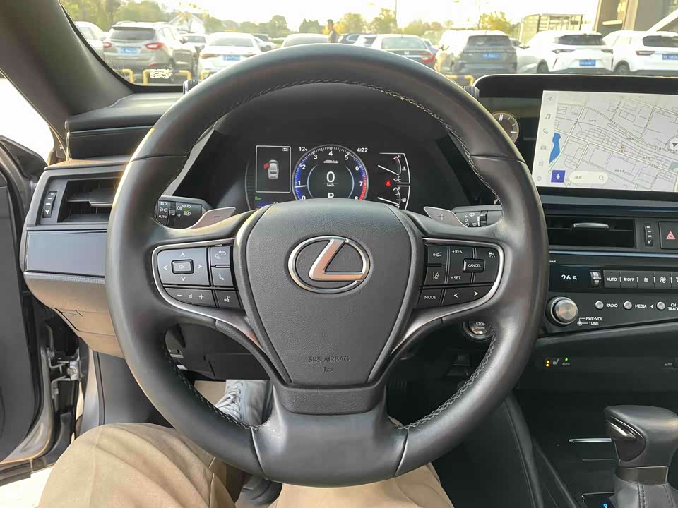 Lexus ES