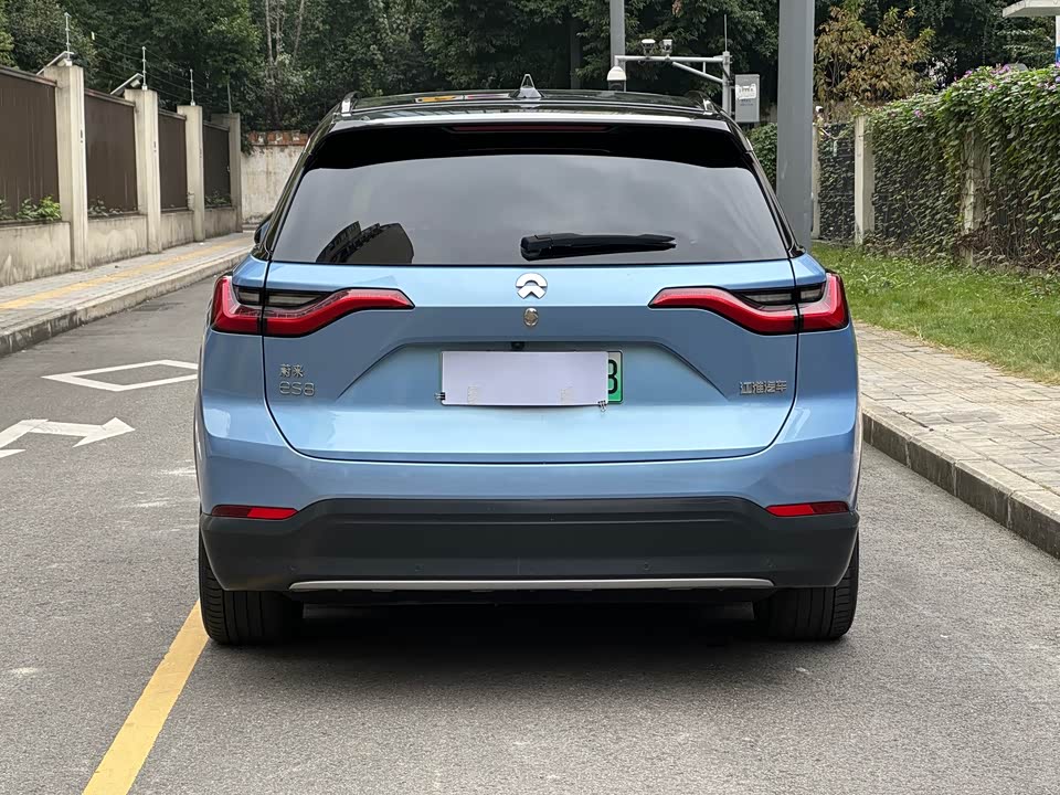 NIO ES8