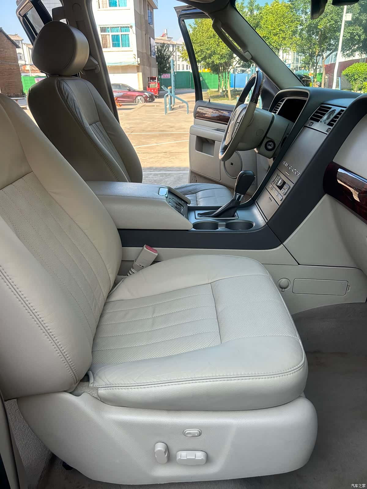 Lincoln Navigator, 2005 21