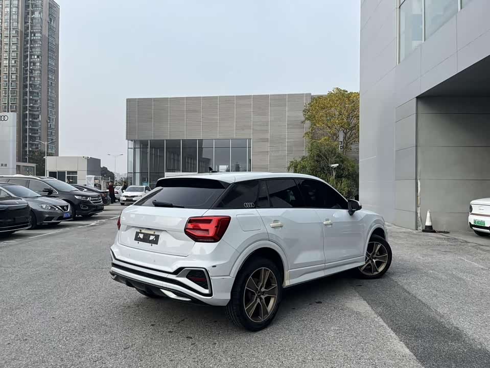Audi Q2L