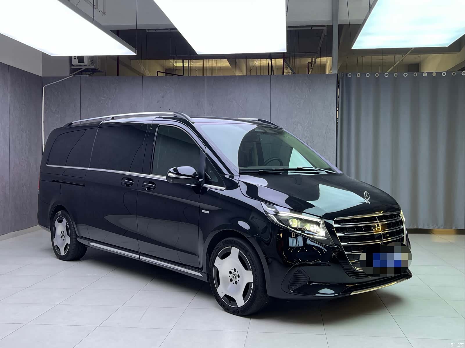 Mercedes-Benz V-Class, 2025 3