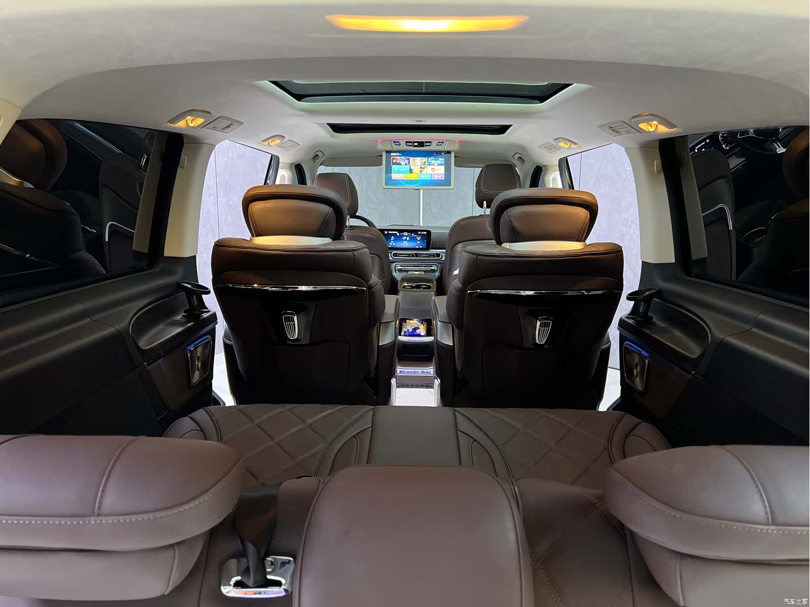 Mercedes-Benz V-Class, 2025 17