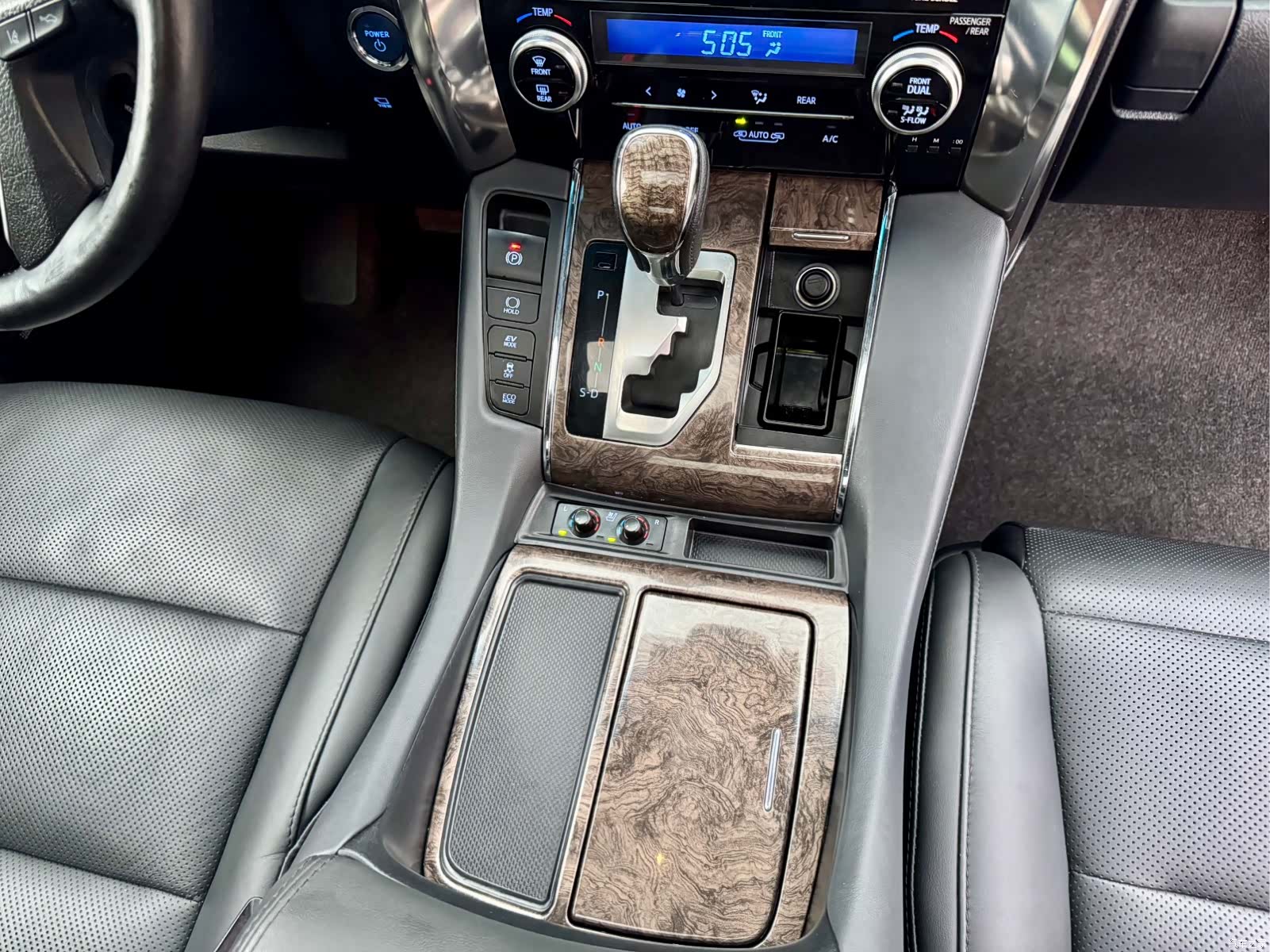 Toyota Vellfire, 2023 9