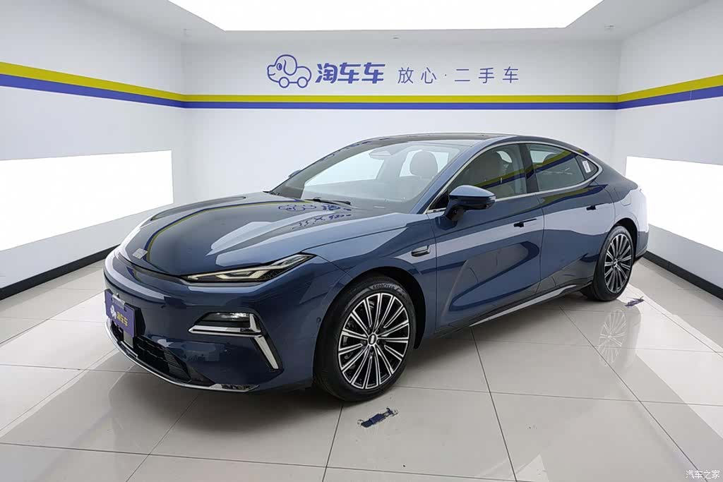Geely 8, 2025 1