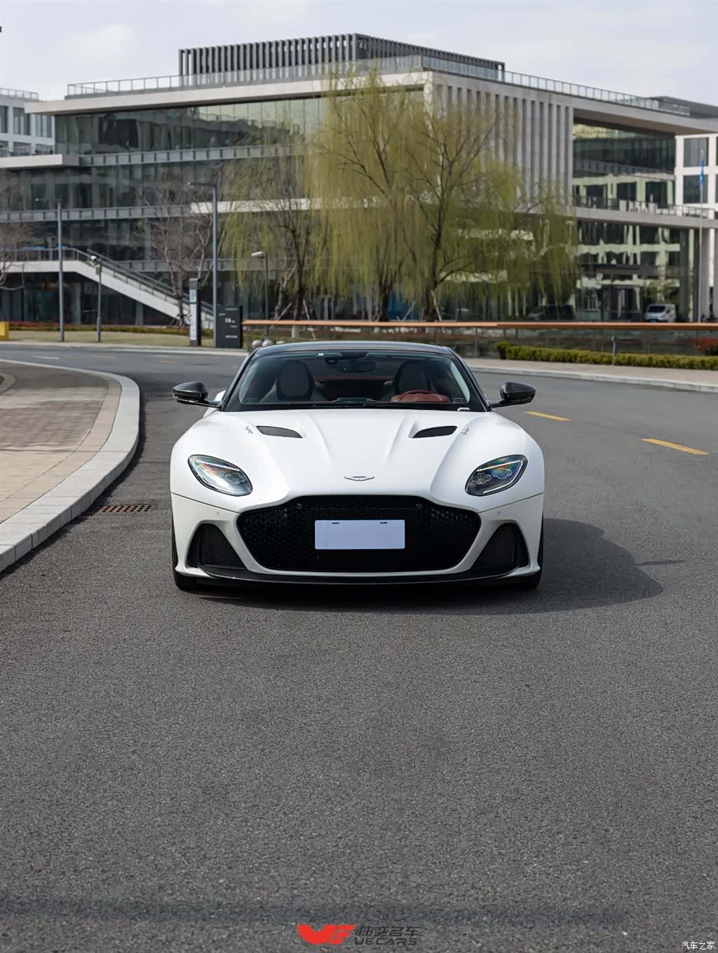 Aston Martin DBS, 2019 2