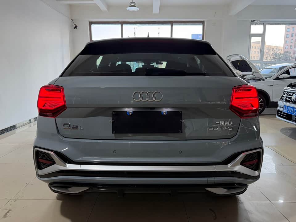 Audi Q2L