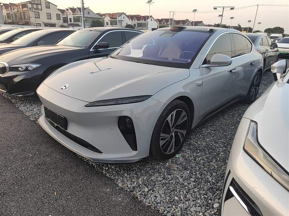 NIO ET5