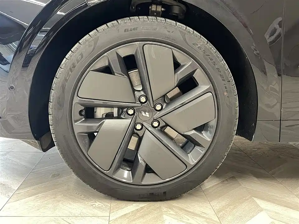 Li Auto Ideal L6