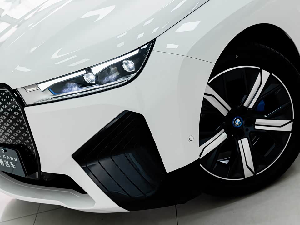 BMW iX