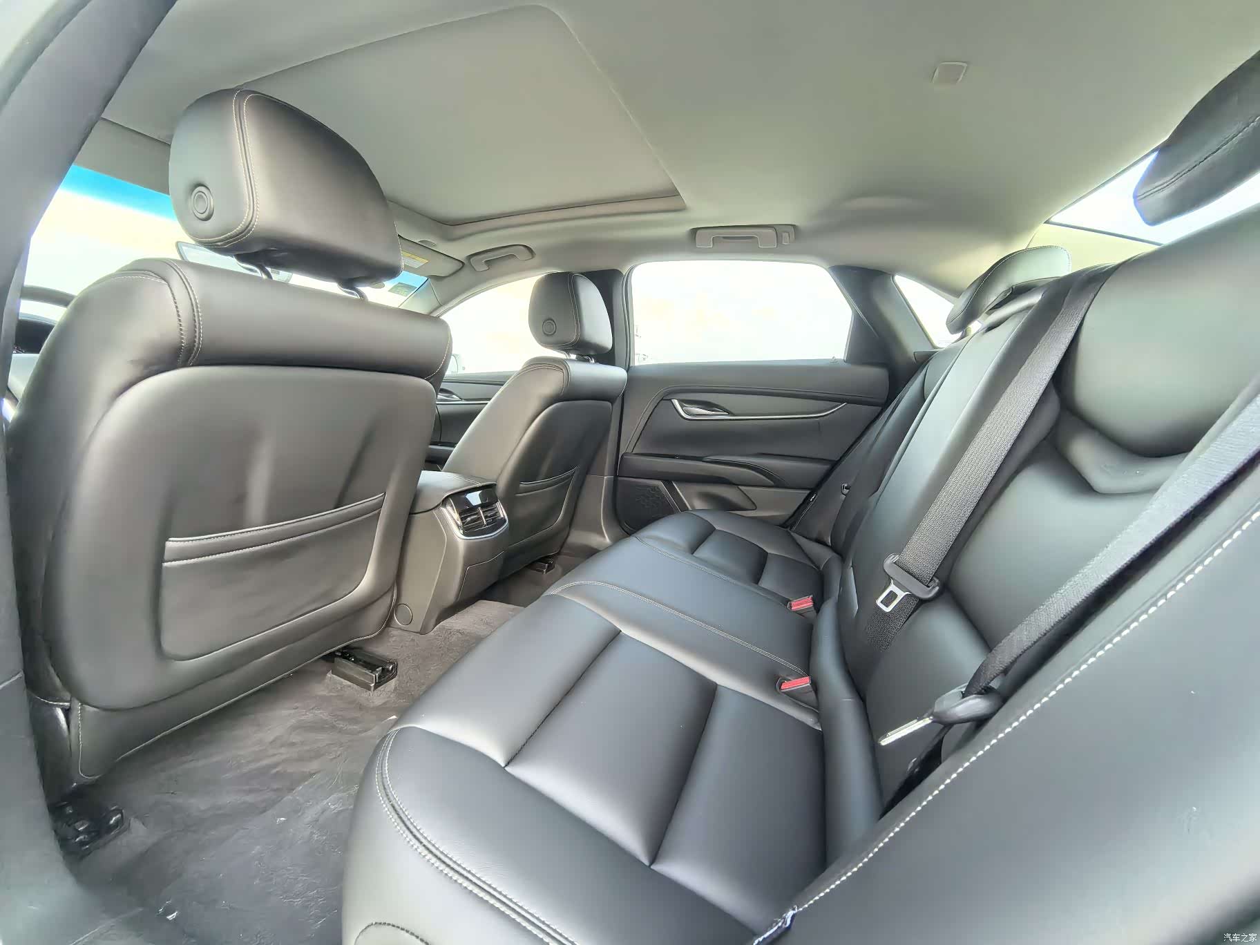 Cadillac XTS, 2019 9