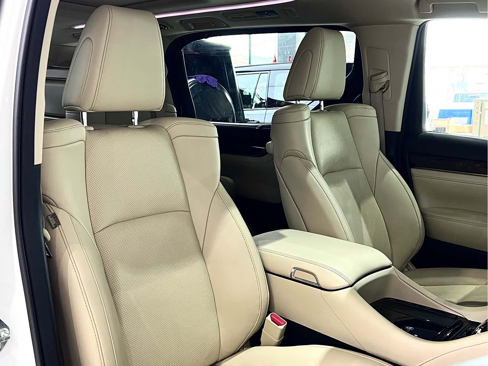 Toyota Alphard, 2023 32