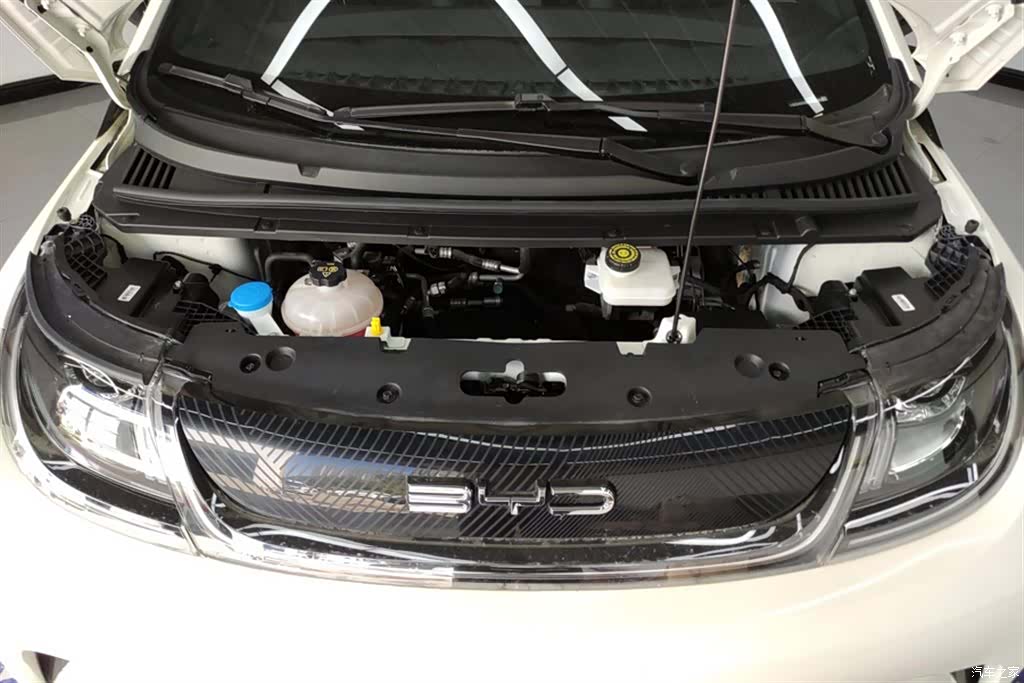 BYD Dolphin, 2023 10