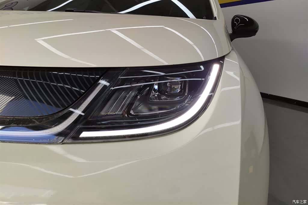 BYD Dolphin, 2023 все фото