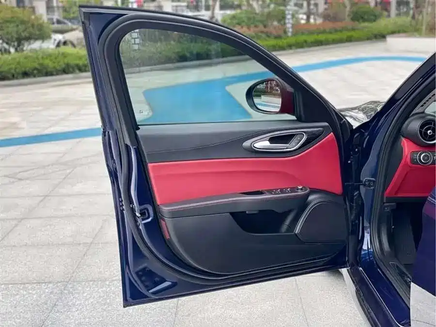 Alfa Romeo Giulia Alfa Romeo Giulia