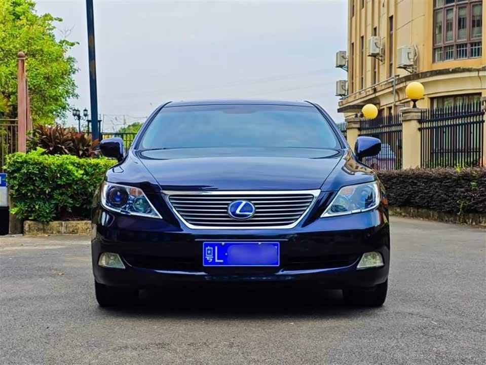 Lexus LS
