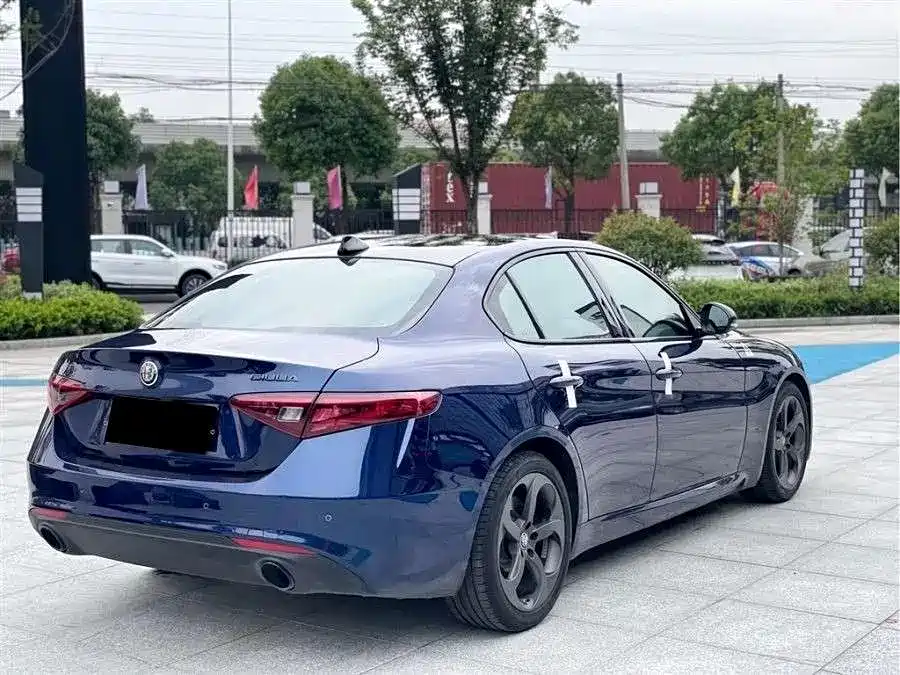 Alfa Romeo Giulia Alfa Romeo Giulia
