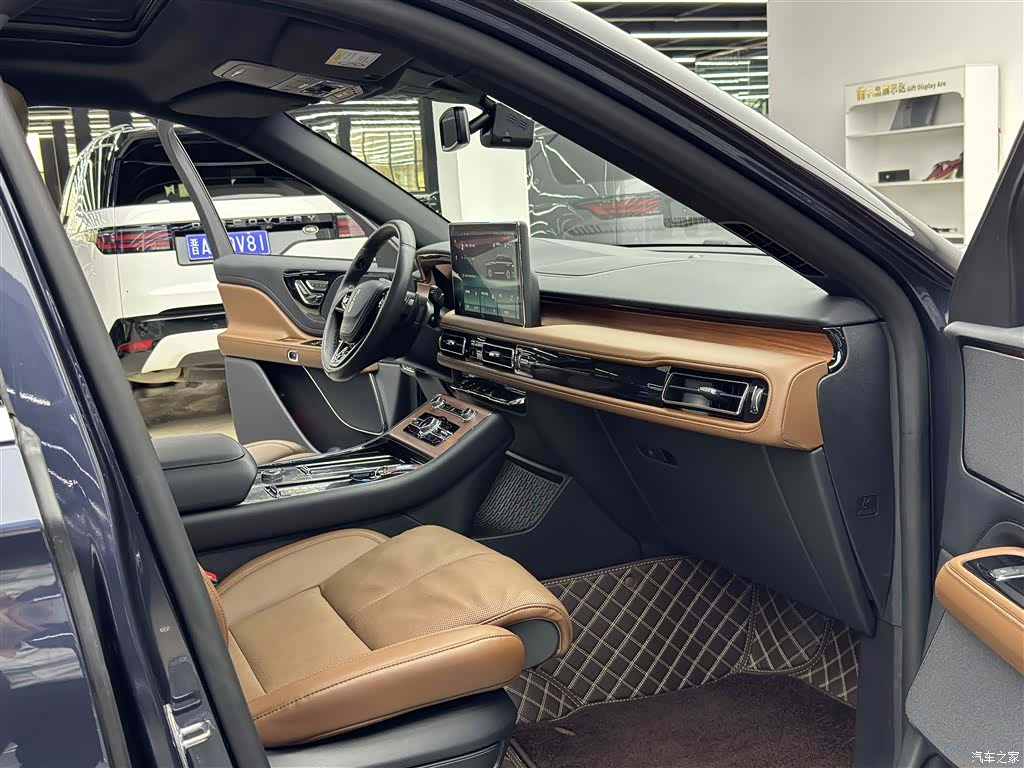 Lincoln Aviator, 2023 8