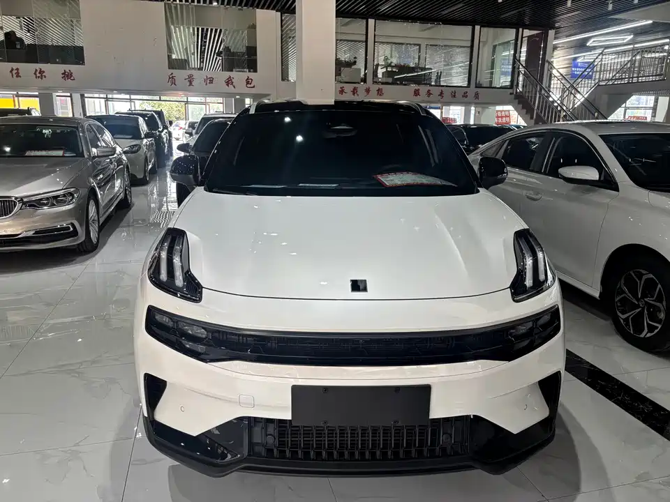 Lynk & Co 06
