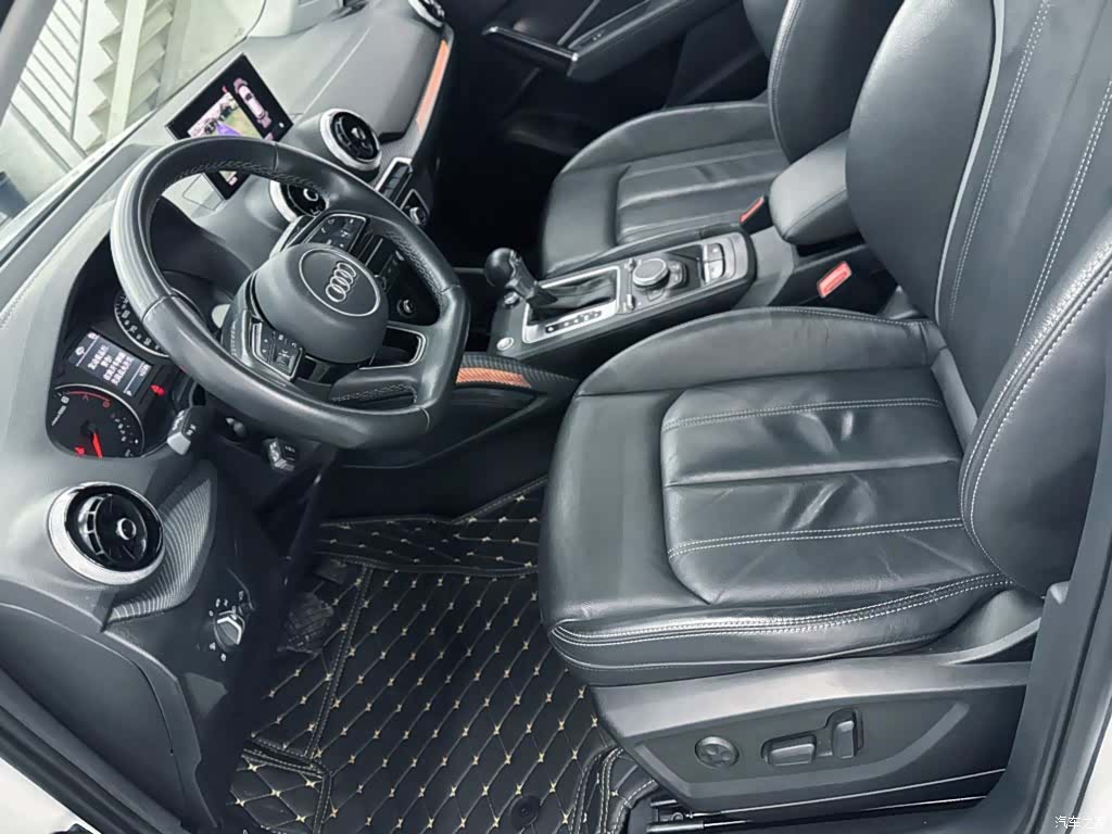 Audi Q2L, 2024 13