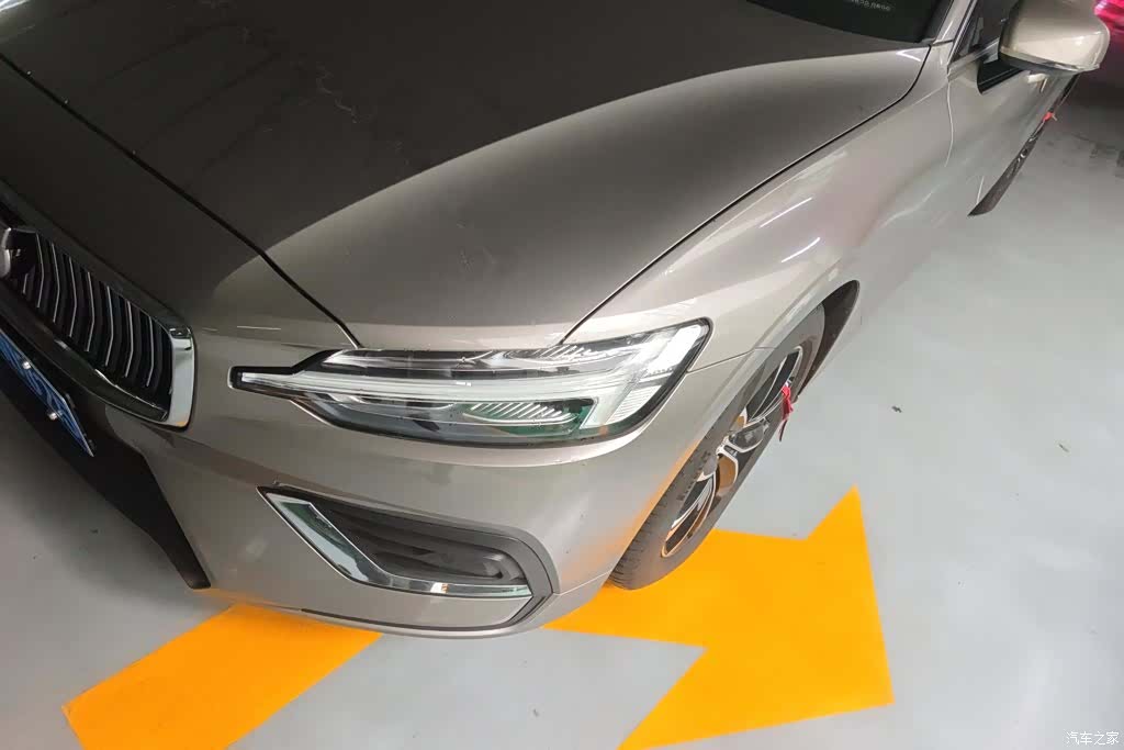 Volvo S60, 2020 все фото