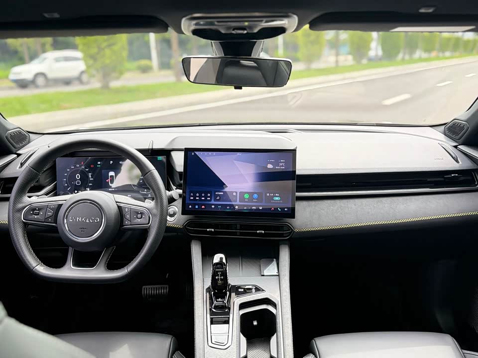Lynk & Co 03