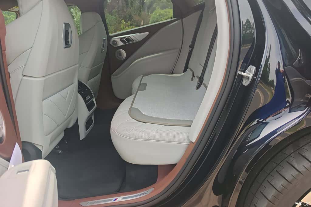 BMW XM, 2025 11