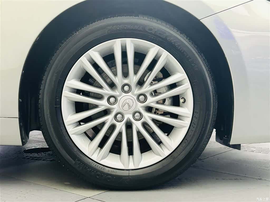 Lexus ES, 2017 10