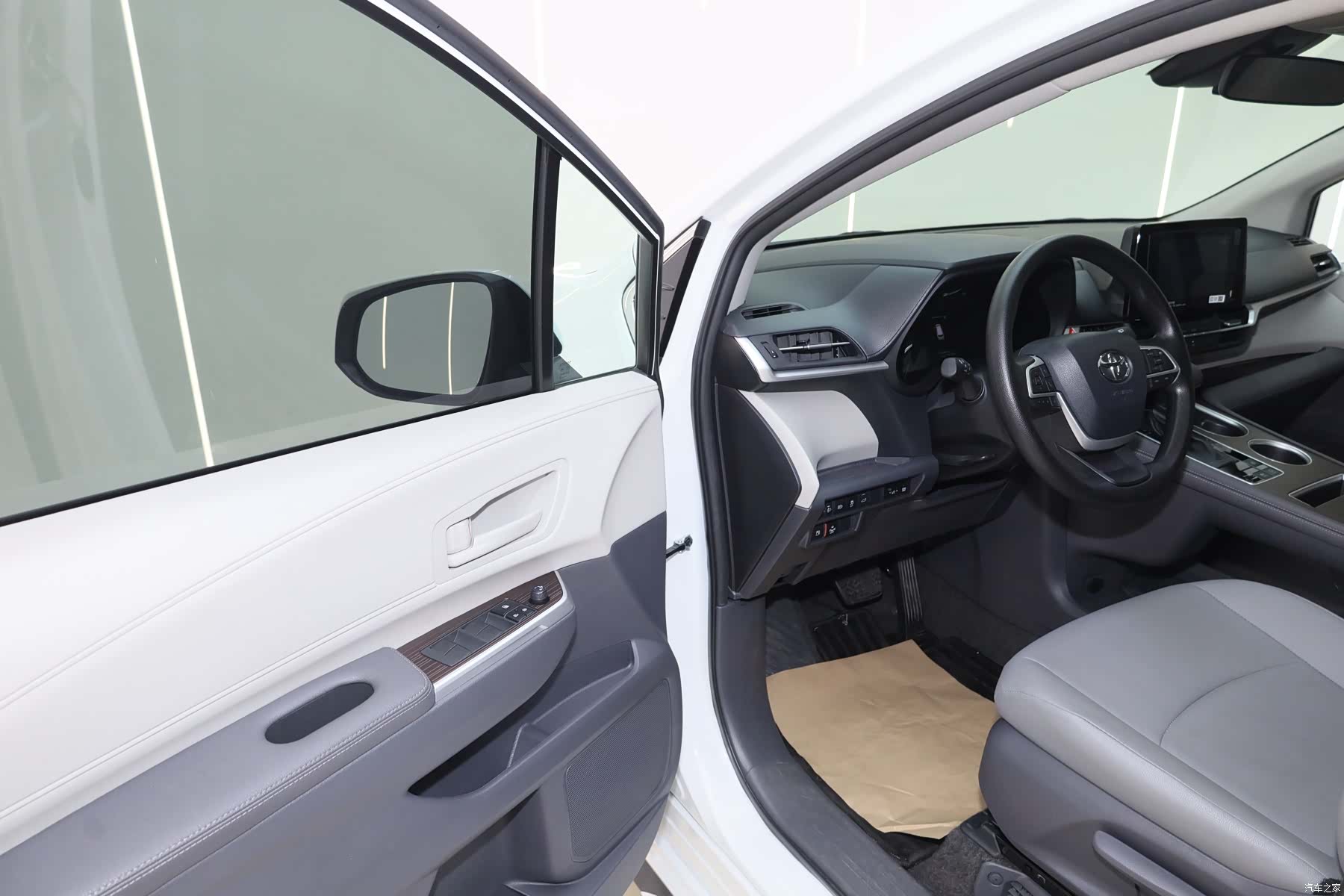 Toyota Granvia, 2024 26