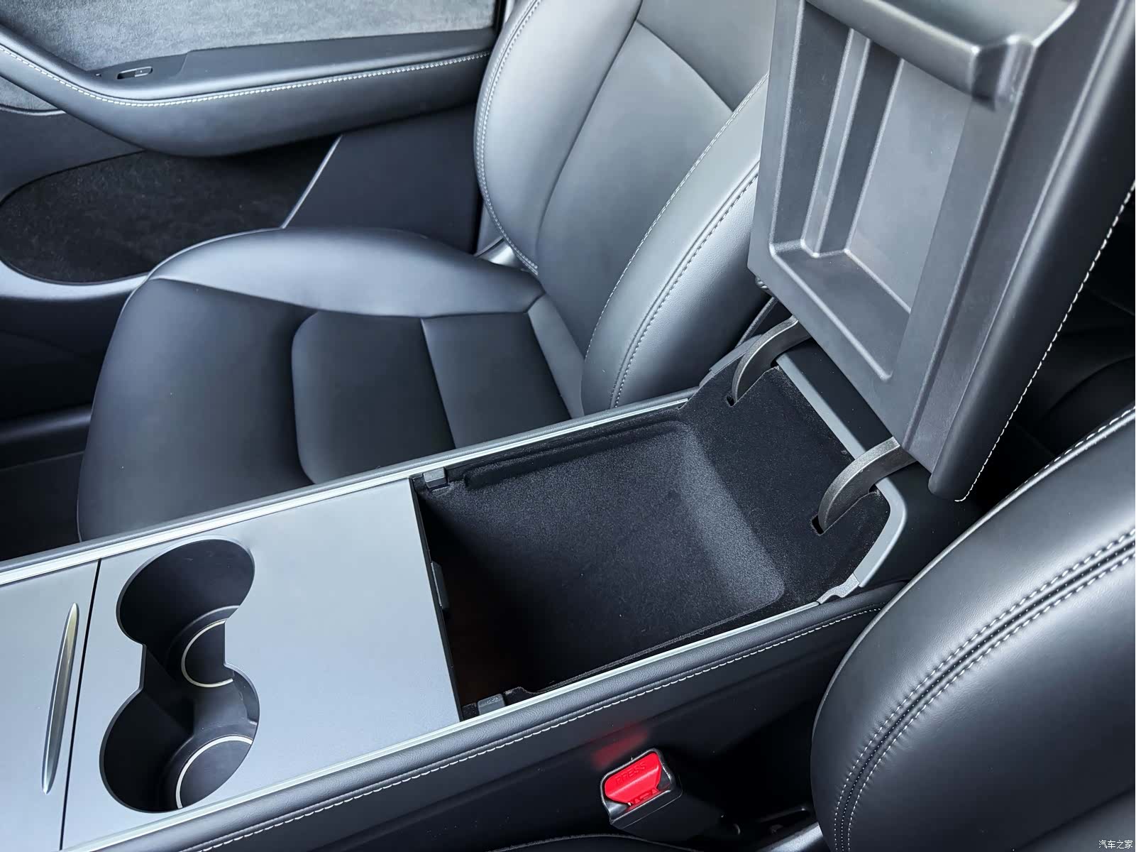 Tesla Model Y, 2023 7