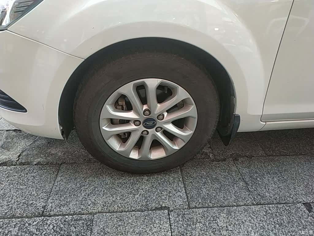 Ford Focus, 2015 23