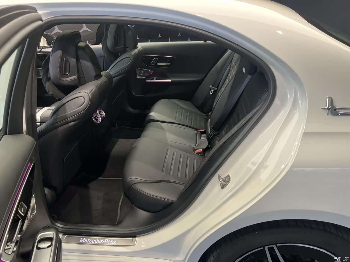 Mercedes-Benz C-Class, 2024 17