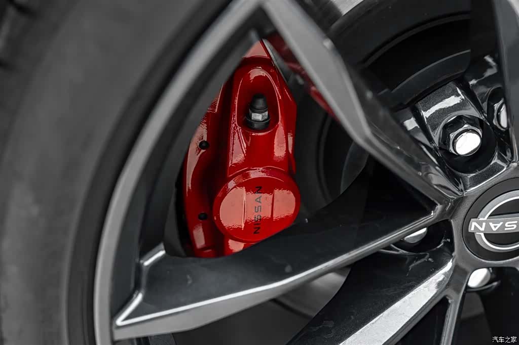 Nissan 400Z, 2023 41