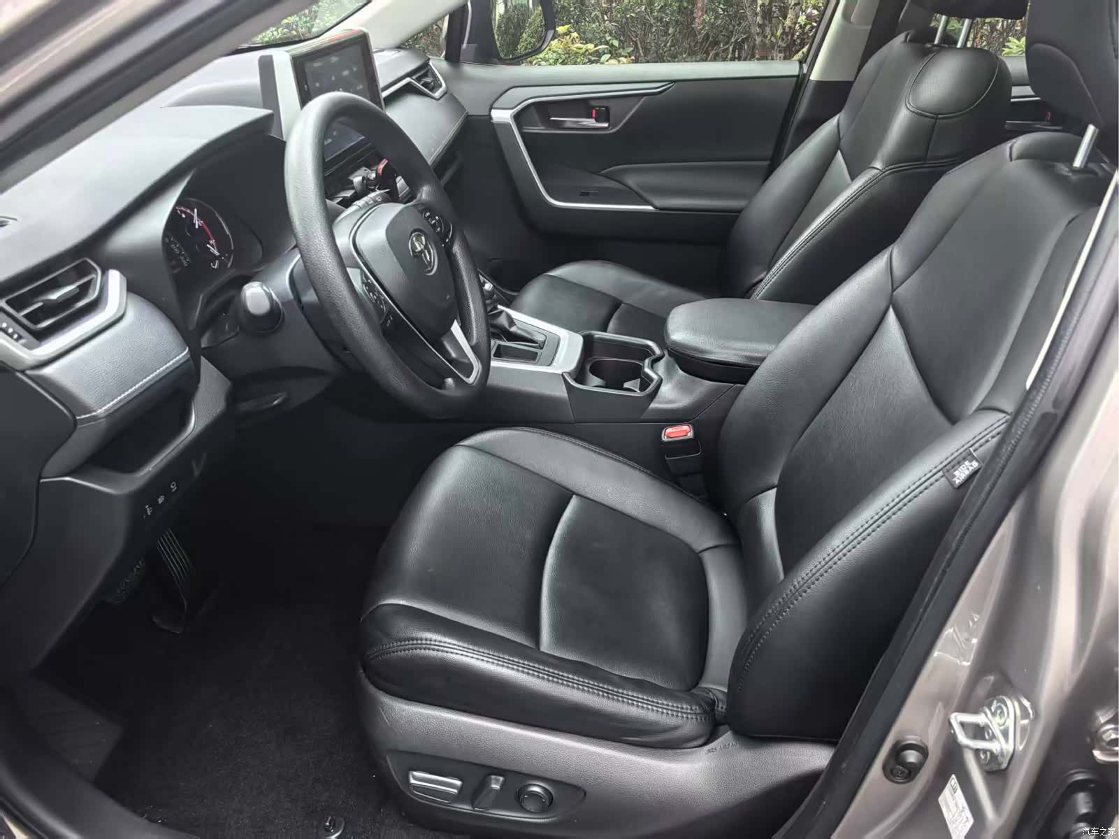 Toyota RAV4, 2020 8