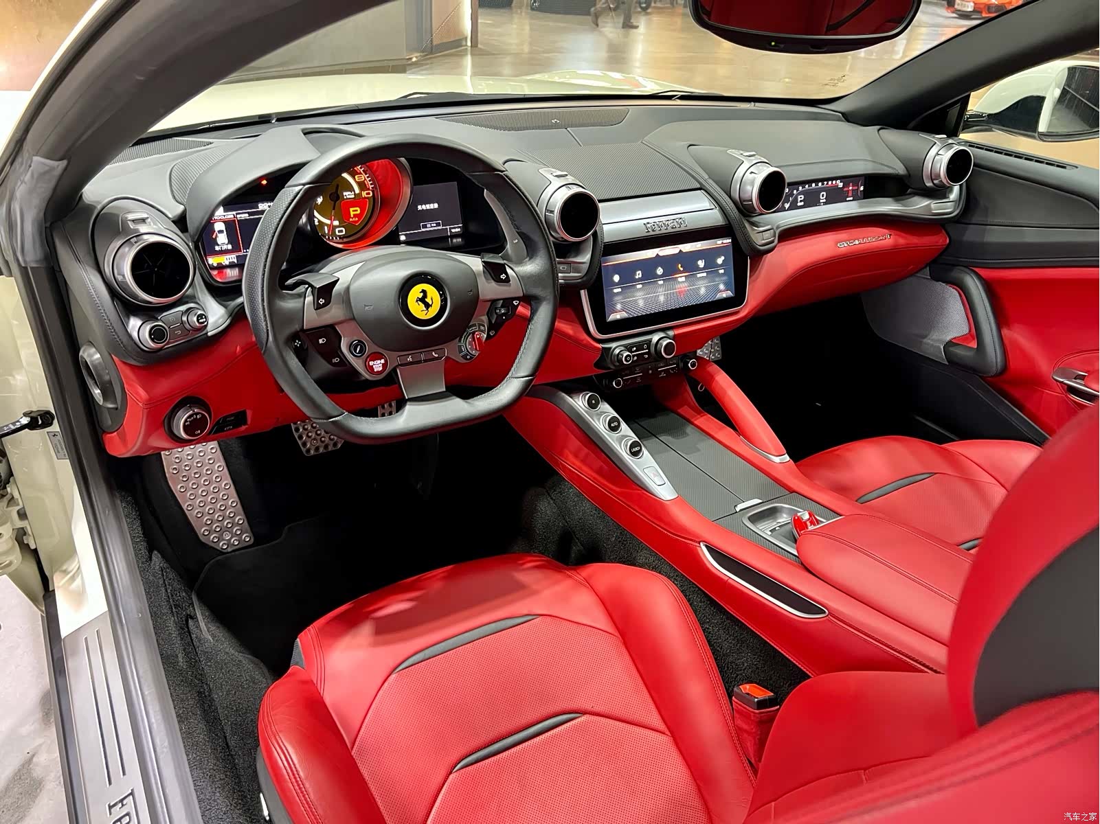 Ferrari GTC4Lus, 2018 7