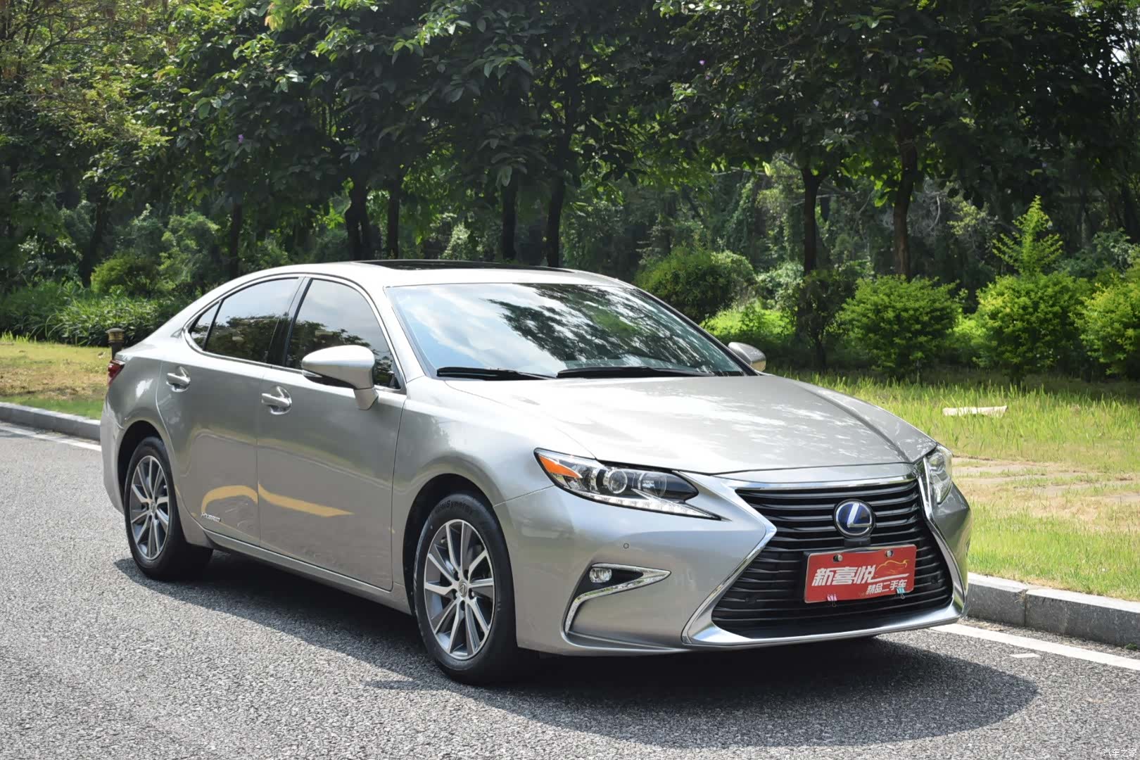 Lexus ES, 2017 3