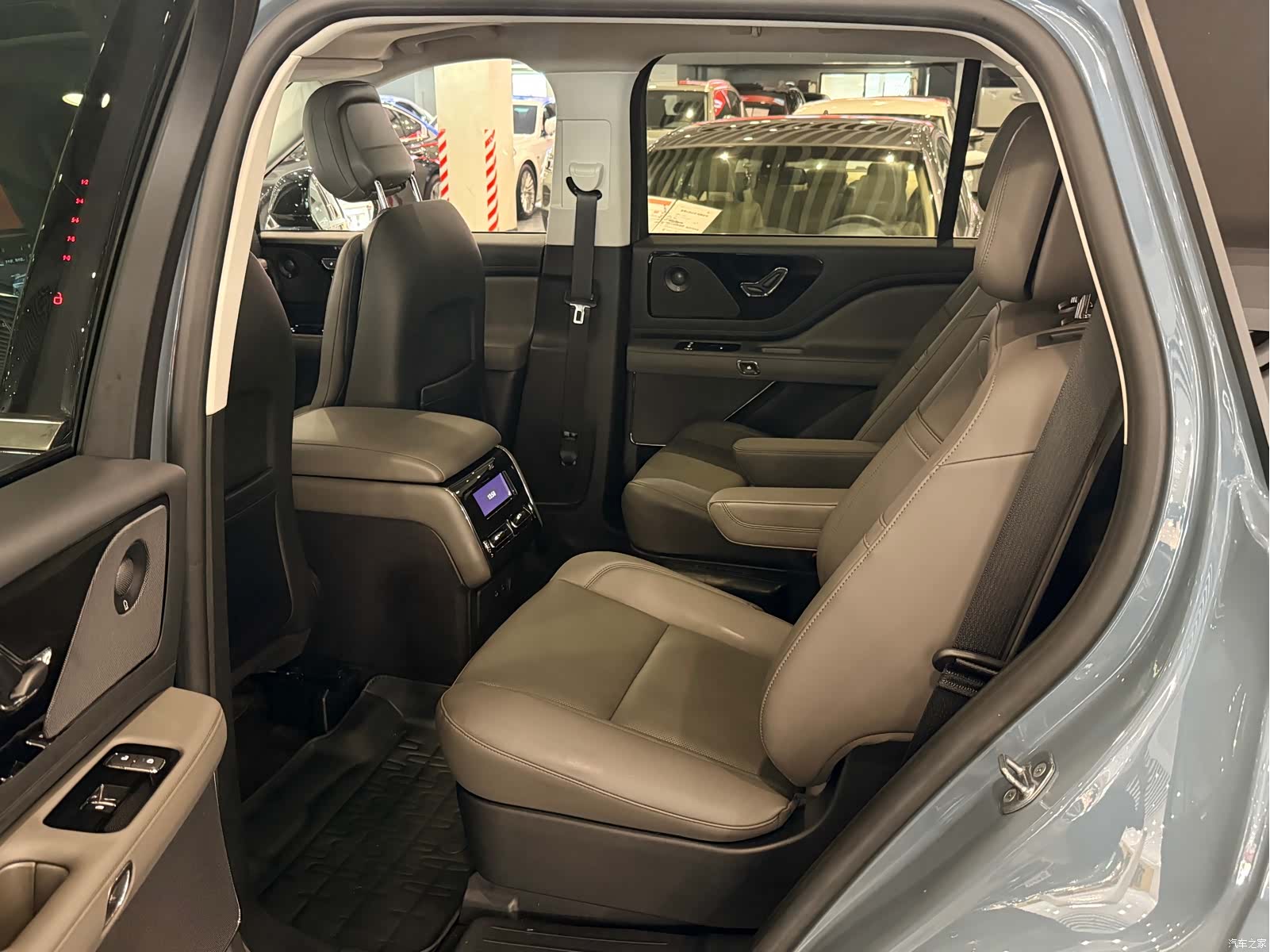 Lincoln Aviator, 2025 18